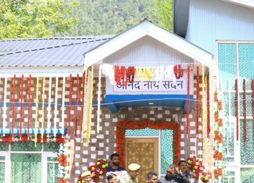 पहलगाम हल्ल्यातील शहीद आदिल हुसैन शाह यांच्या कुटुंबाला नवे घर