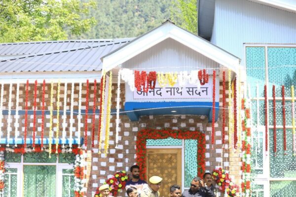 पहलगाम हल्ल्यातील शहीद आदिल हुसैन शाह यांच्या कुटुंबाला नवे घर