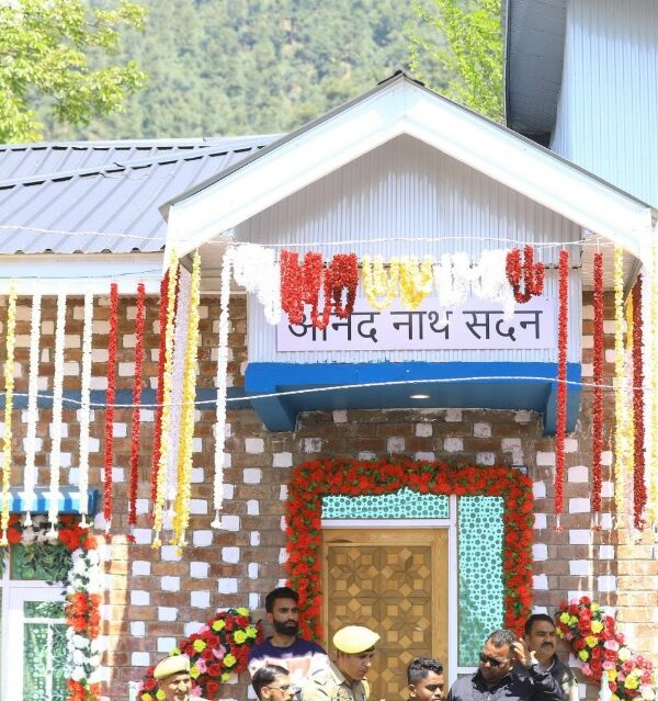 पहलगाम हल्ल्यातील शहीद आदिल हुसैन शाह यांच्या कुटुंबाला नवे घर