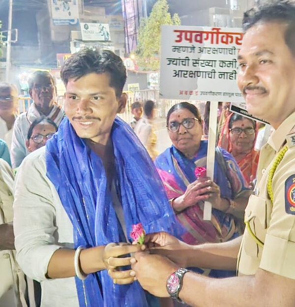 माजलगावात डीजेमुक्त मिरवणूक; तीन मंडळांचा पोलिसांकडून सन्मान