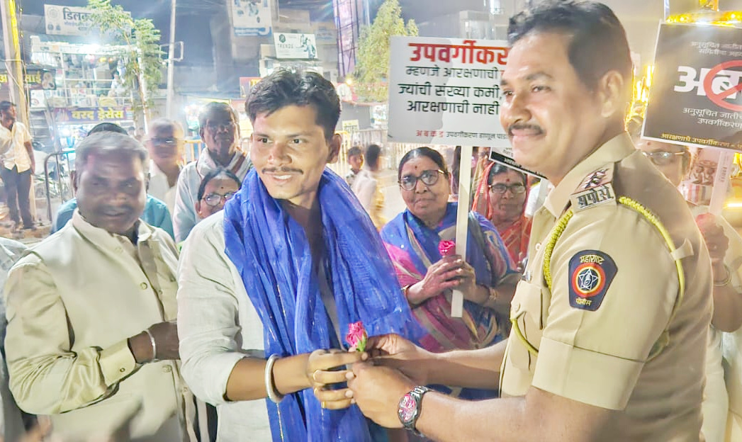 माजलगावात डीजेमुक्त मिरवणूक; तीन मंडळांचा पोलिसांकडून सन्मान
