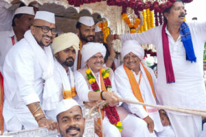 ‘राज्यात सर्वत्र चांगला पाऊस पडू दे, शेतकरी सुखी राहू दे’; माऊली चरणी मुख्यमंत्र्यांचे साकडे