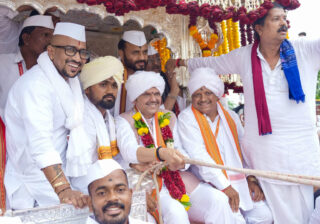 ‘राज्यात सर्वत्र चांगला पाऊस पडू दे, शेतकरी सुखी राहू दे’; माऊली चरणी मुख्यमंत्र्यांचे साकडे