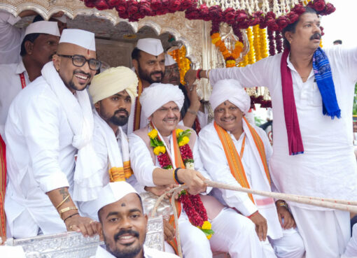‘राज्यात सर्वत्र चांगला पाऊस पडू दे, शेतकरी सुखी राहू दे’; माऊली चरणी मुख्यमंत्र्यांचे साकडे