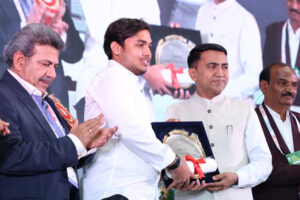 ओंकार शुगर ग्रुपला ‘इंडस्ट्री एक्सलन्स अवॉर्ड’