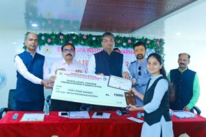‘पोस्टर’मधून उमटली फार्मसीच्या भविष्याची दिशा!