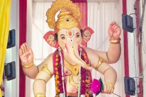 युवाशक्ती गणेश मंडळ ठरतेय आकर्षणाचा केंद्रबिंदू; २५ फुटी विष्णुरूपी गणेशमूर्तीची भव्य प्रतिष्ठापना