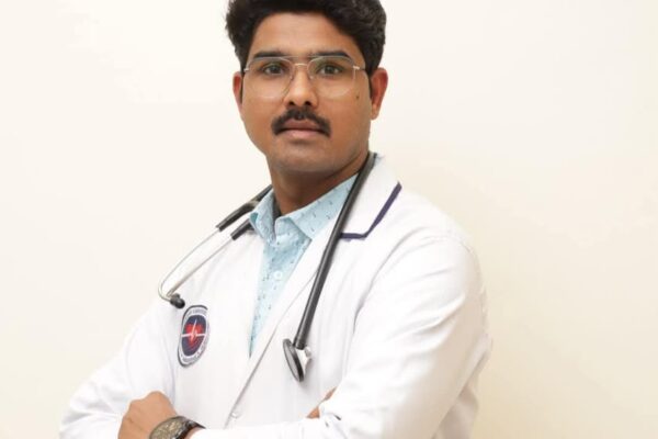 वेळेत उपचार अन् वाचला जीव; डॉ.राधाकिसन डाके यांनी दिले जीवनदान