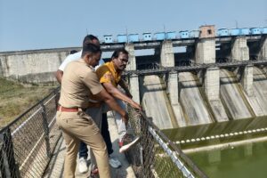 ‘धरणाच्या सुरक्षेशी खेळ नको!’.
