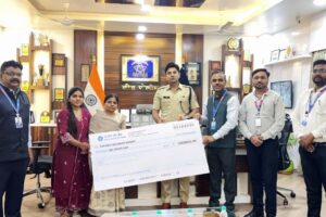 कर्तव्यनिष्ठ पोलिस अंमलदार सौदागर सावंत यांच्या कुटुंबाला एसबीआयकडून १ कोटींची मदत